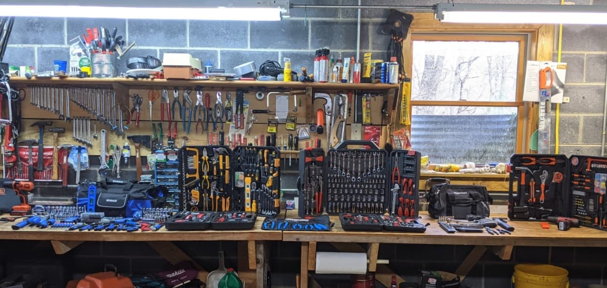 Versatilidad y precisión para bricolaje exigente con Bosch POF 2500 AE
